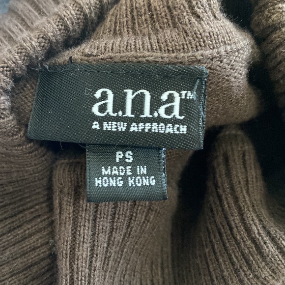 turtle neck - Picture 3 of 3